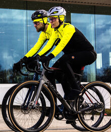 bioracer fietsjack en fietsjasje 2022.jpg